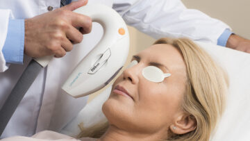 Оценка безопасности и эффективности IPL-терапии, сопровождаемой массажем мейбомиевых желез верхних век, при лечении синдрома сухого глаза